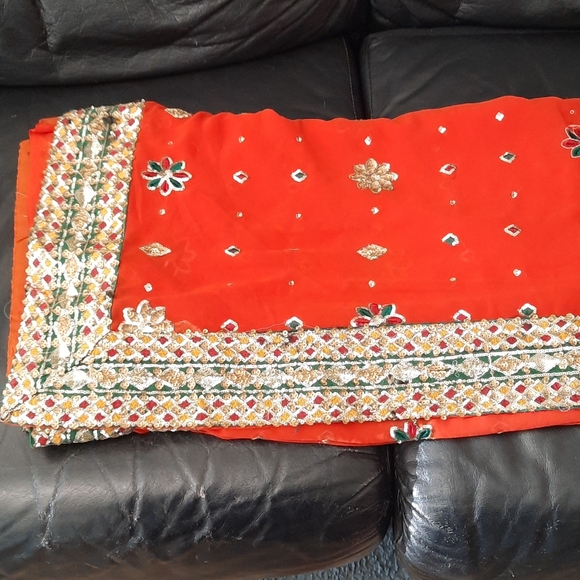 Sari and top - Picture 4 of 4